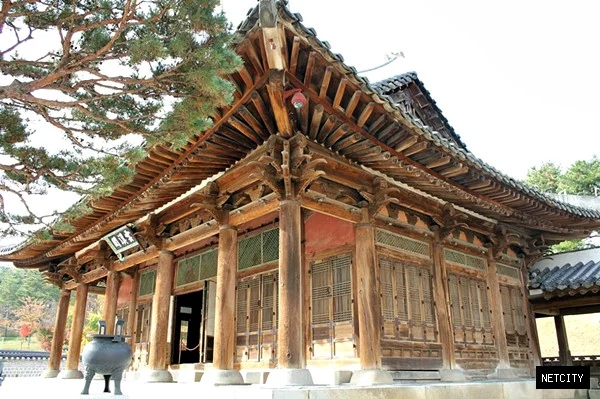 도시로서의 수원, 수원엔 자연의 령을 모시는 곳이 있었다